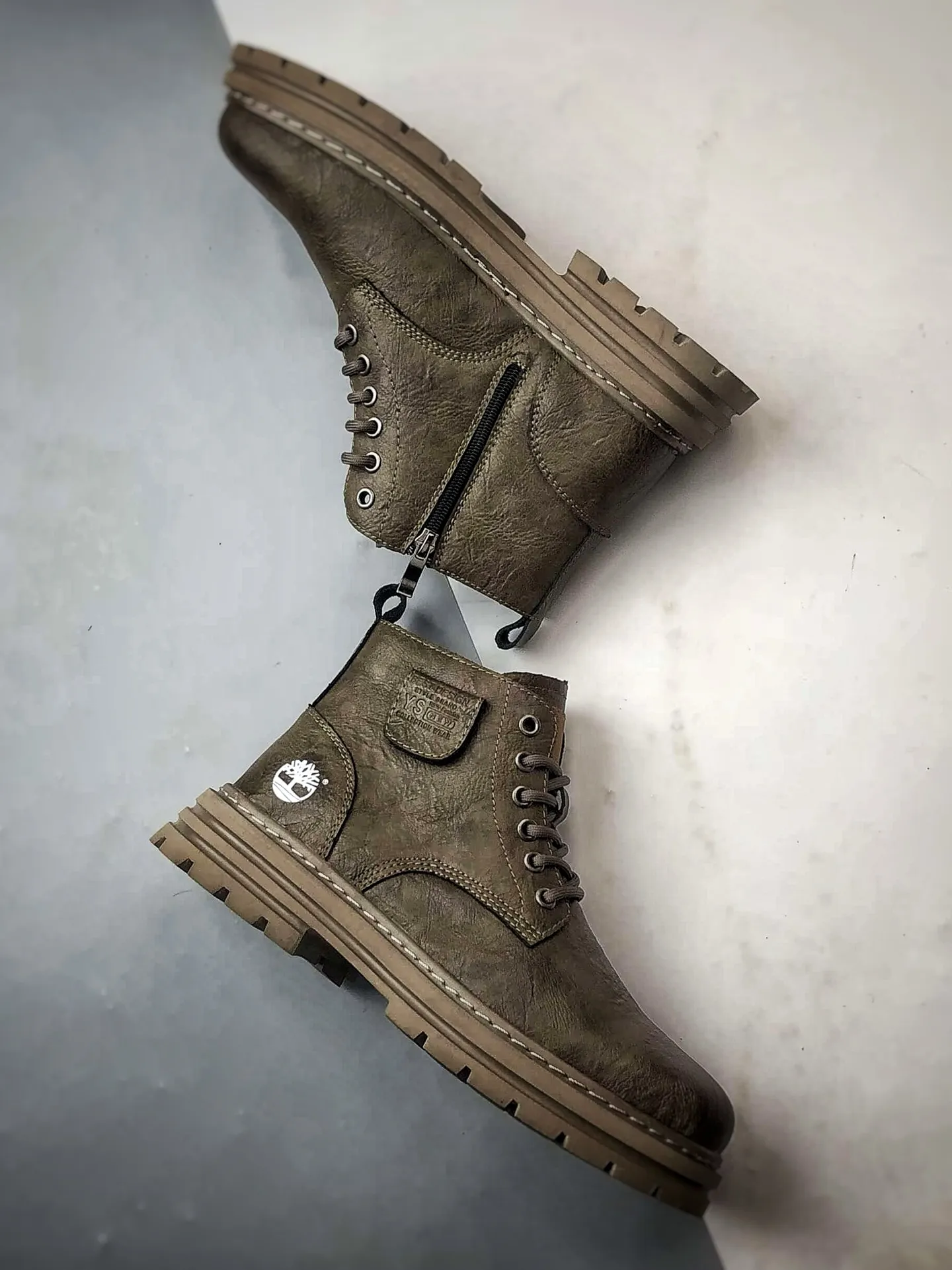 💰440 Timberland Timberland/Timberland 2025 autumn and winter new style classic high-top casual men's shoes, newly upgraded, Guangdong factory quality, original box and original packaging, the fabric is made of Italian top frosted cowhide, with anti-odor and anti-corrosion genuine leather latex insoles, giving you a perfect wearing experience. High-quality and durable, a must-have for sportsmen. Specializes in not looking handsome. High-quality, first-class foot feel. Exclusive supply. Item number: TB99776713 Code number: 39 40 41 42 43 44 (standard code)